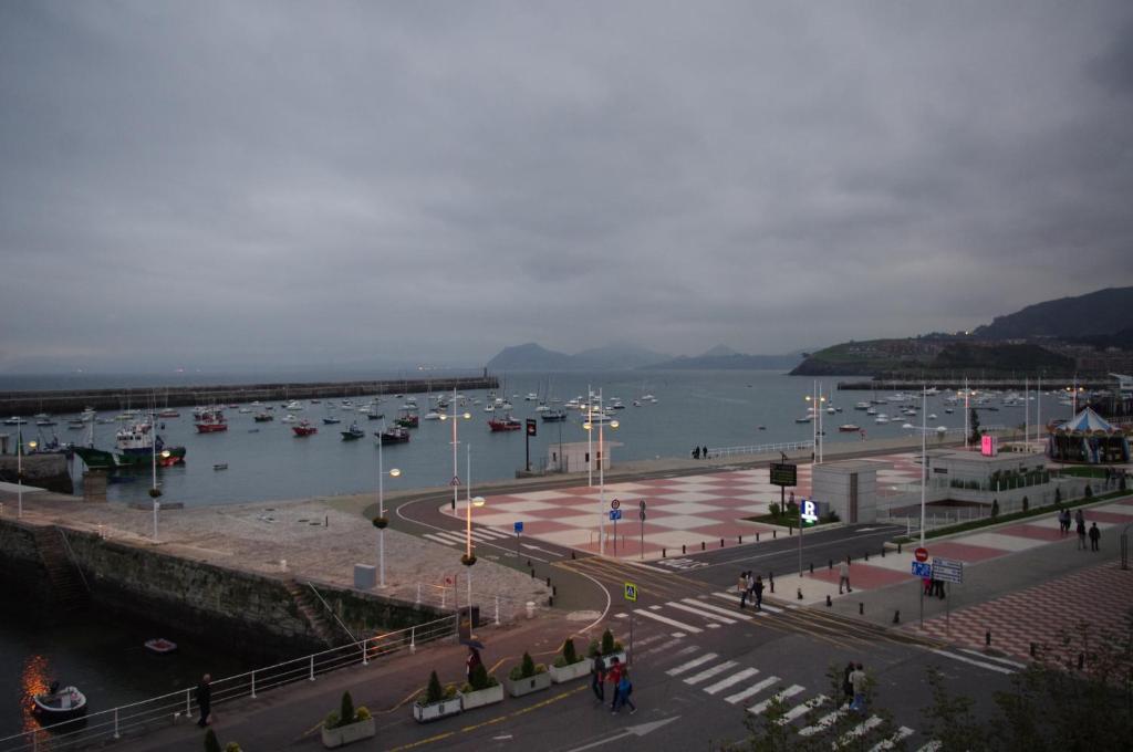 Pension "La Marina" Castro Urdiales Eksteriør bilde