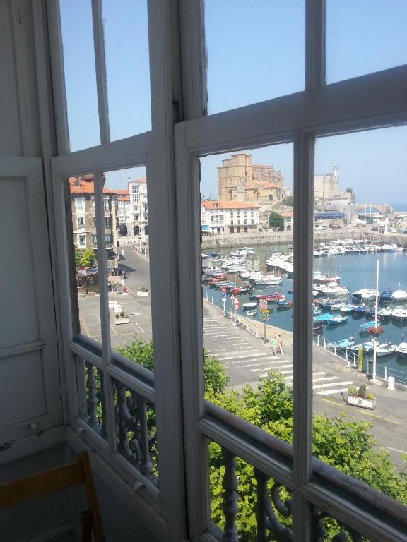 Pension "La Marina" Castro Urdiales Eksteriør bilde