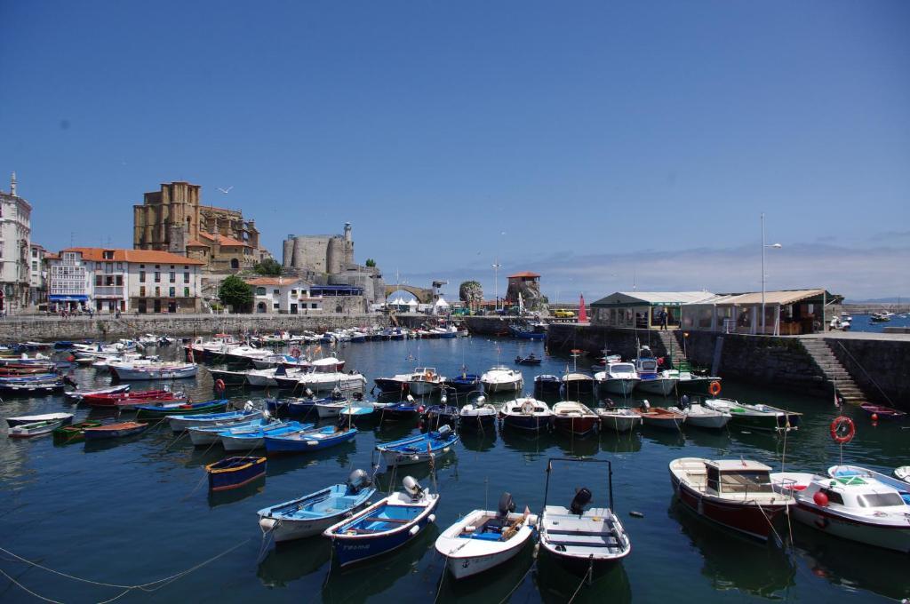 Pension "La Marina" Castro Urdiales Eksteriør bilde