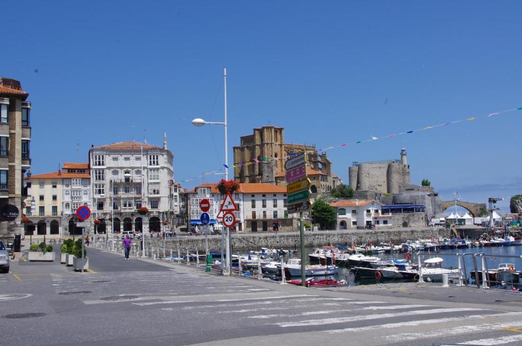 Pension "La Marina" Castro Urdiales Eksteriør bilde